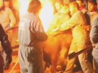 スペインでは闘牛の角に火を付けるイベントがあるらしい動画。虐待か伝統か。