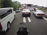 九州道バスジャック事件の現場を通りかかったライダーのヘルメットカム映像。
