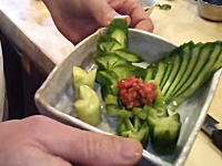 名古屋の寿司職人「佐藤 春仁」さんのもろきゅうの作り方動画が海外で大絶賛