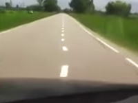 つられ笑い動画。ロシアの道路がふざけすぎてるｗｗｗｗこれは戸惑うわｗｗｗ