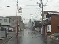 埼玉県で「止まれ」の標識を無視して突っ込んできた車と出合い頭事故ドラレコ