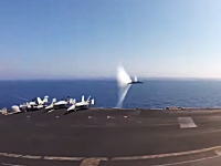 戦闘機動画。F/A-18Cレガシーホーネットが低空で超音速スーパーソニック飛行。