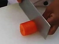 このニンジンの切り方なんだｗｗｗ予想外の形に仕上がるニンジンカッティング