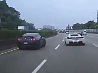 高速道路で撮影車をハッキネン抜きしたフェラーリがGT-Rを事故らせるドラレコ動画