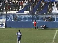 アルゼンチンのサッカー選手が試合中に大怪我。頭蓋骨を骨折して集中治療室へ。