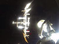 ISS国際宇宙ステーションとドッキングするソユーズからの眺め。宇宙動画。
