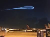 夜空に現れた尾を引く巨大な発光体。2日フロリダ州各地で撮影されネットで話題。