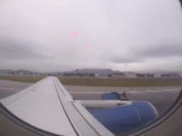 これは嫌すぎるｗｗｗ飛行機の離陸を窓から撮影していたらエンジンが壊れる瞬間がｗｗｗ