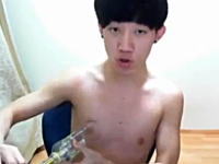 韓国のユーチューバー馬鹿すぎるｗｗｗ部屋で乳首花火やって始末に困るｗｗｗ