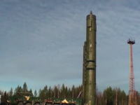 ロシアによる大陸間弾道ミサイルRT-2PM（トーポリ）の発射映像。プレセツクロケット発射場