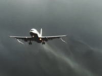 旅客機が作り出す巨大な渦を分かりやすくした映像がコレダ！雨が渦を巻いたまま落ちる。