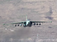 グングン動画。Su-25（ソ連）とA-10（アメリカ）が正面から迫ってくる大迫力の映像。
