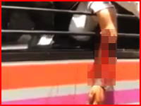 走行中のバスから腕を出していた女の子が大変なことになってしまった動画(@_@;)