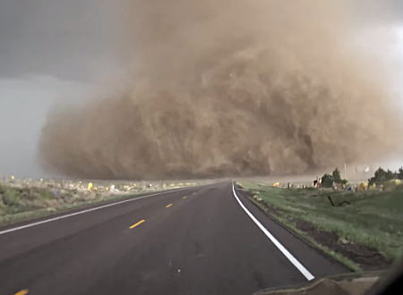これはやっべえ！こんな映像みたことない！コロラド州で最凶のトルネードが撮影される(((ﾟДﾟ)))