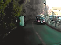 どんな運転だよ(°_°)千葉県柏市で撮影された軽自動車の横転事故ドラレコ。