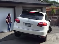 タイヤどうなってるの？(´･_･`)駐車スキルが残念すぎるポルシェ乗りのビデオ。