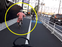神奈川で自転車を運転中におばあちゃんとトラブルになったうｐ主のビデオが人気に。