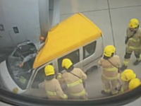 なぞな事故。香港国際空港で離陸直前のエアバス機に車が突っ込んで運転手が重傷。