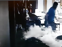 カフェで突然爆発した韓国携帯ギャラクシーS7のビデオ。N7は飛行機機内での使用を禁止される異常事態へ。