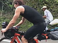最新の自転車に負けない地元おじさんの脚力。YouTubeで人気の自転車動画。