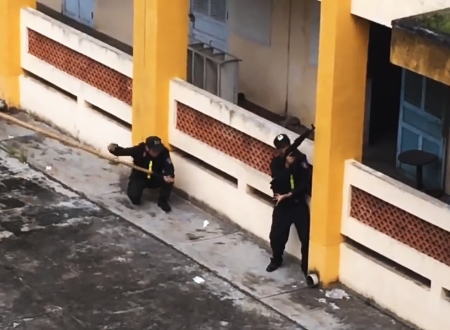 ベトナムの特殊部隊が壁をよじ登る方法がすごい。ほぼ無音で静かに3階に到達。