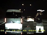 高速道路で停車させられる被害。交通トラブルで怖いおっちゃんが降りてきた動画。