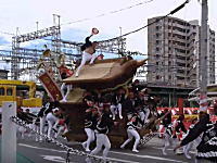 岸和田だんじり祭「やりまわし」で横転事故（動画）7人が救急搬送された事故の瞬間。