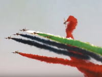 ドバイ航空ショーで披露された米軍さんのアラブ色グルングルンがカッコイイ動画。