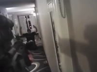 ホテルの廊下で若者を射殺する警察官のボディカム映像が公開される。