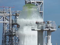 NASAが発射台を守る170万リットルの噴水をテスト。スペース・ローンチ・システム