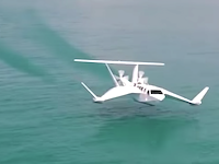 グラウンド・エフェクトを利用して水面スレスレを飛ぶ新しいタイプの飛行機の映像。