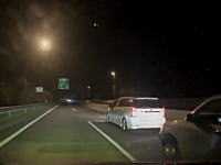 ドライブレコーダー煽り運転。神奈川の国道1号線でハイビーム＆鬼クラクション。