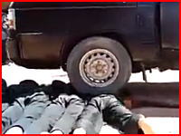 超人チャレンジで失敗。トラックに踏まれるスタントで二人が死にかける危険な映像。