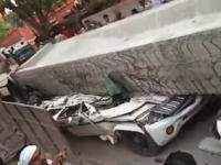 インドで建設中の高速道路から40トンのコンクリが落下し下を走っていた車に直撃。18人が死亡。