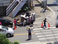 埼玉県民の連携プレー。国道16号線で起きた横転事故からけが人を救出する映像がすごい。
