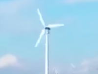 あぶねえ。限界を突破してしまった風力発電の風車はこうなってしまう動画。