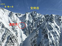 長野県警による山岳遭難救助活動の映像。北アルプス白馬岳における単独滑落遭難、他。