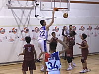 身長無双。U-12のバスケットボールの試合に身長2メートル13センチの12歳が出場したら。