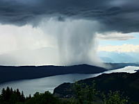 雲から滝やん。ゲリラ豪雨の様子をタイムラプスった映像がすごい。