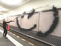 ニコちゃんマークの描き方ワロタ。ベルリンのゲリラ落書き団1upの映像が人気に。