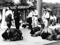 1945年8月15日昭和天皇による玉音放送の現代語訳と平成最後の全国戦没者追悼式の様子。