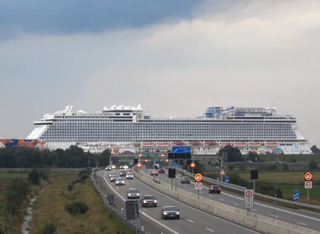 香港の豪華客船「WORLD DREAM 世界夢號」がとんでもない大きさで笑える。