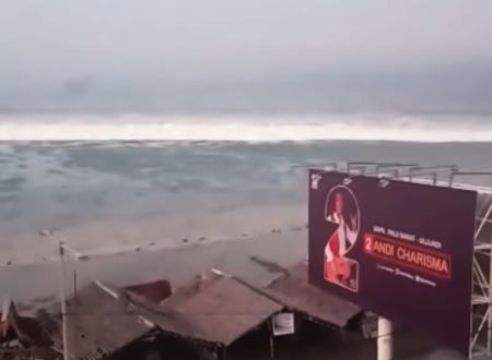 9.28インドネシアのスラウェシ島を襲った3メートルの大津波の映像。