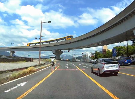 こんな交差点はじめてみた。広島の国道54号線にある少し変わった交差点の映像。
