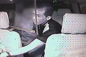 川崎市で起きたタクシー強盗の映像が公開される。この顔にピンときたら110番。