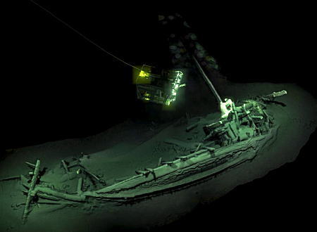 2400年前の沈没船が黒海の水深2080メートルの海底で見つかる。完全な保存状態。