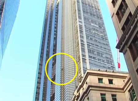 56歳の男がロンドンの46階建て超高層ビルの外壁を登る。登頂成功直後に逮捕。