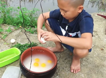 ベトナムのタムマオ兄弟が野外料理をするYouTubeチャンネルが超ヒット中。