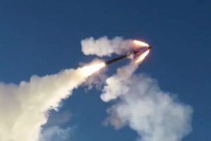 ロシア海軍が行った超音速オーニクス対艦ミサイルの発射</div>
<div id=