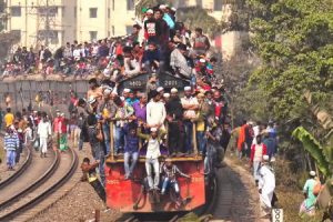 これ運転手どこだよｗｗｗ過去最多級に人が満載されたバングラデシュ鉄道の映像。